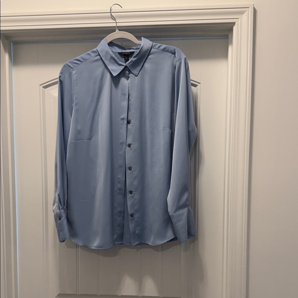 NWOT Banana Republic Sky Blue Women’s Silky Classic Shirt